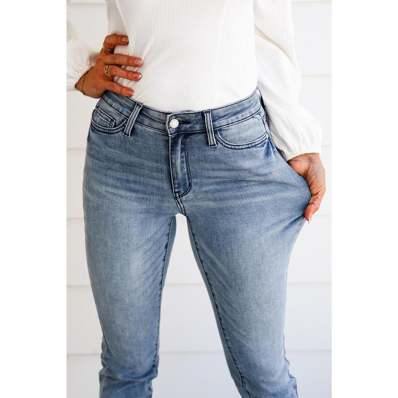 Judy Blue Cool It down Mid Rise Medium Wash Cool Denim Relaxed Fit Jeans